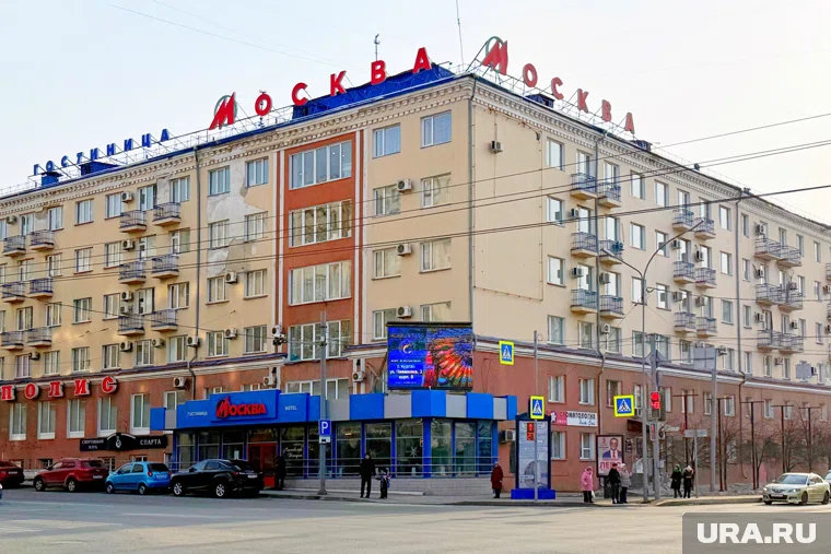 Леса обрушились на прохожего в Кургане 15 июля