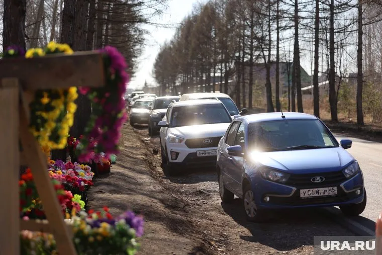Дорогу до кладбища должны были построить до первого апреля 2020 года (архивное фото)
