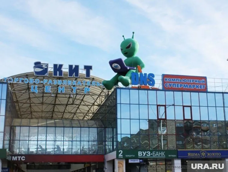 До приезда нацгвардейцев налетчики успели разгромить два магазина в ТЦ