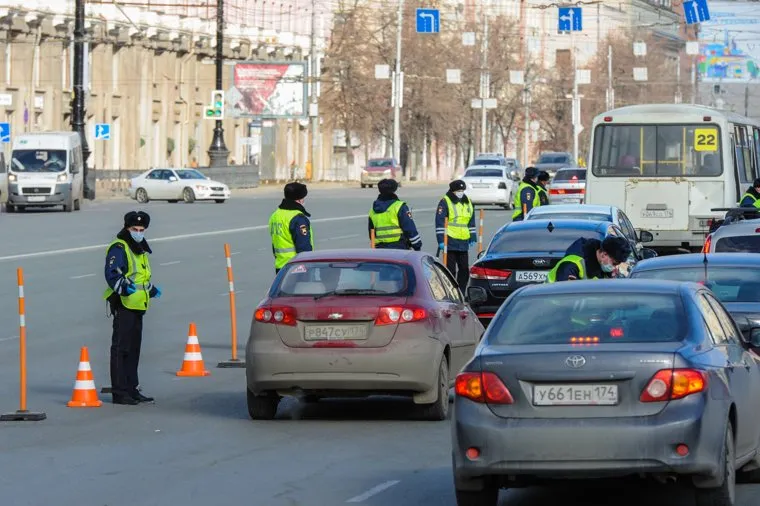 Операция «Тоннель» челябинского ГИБДД. Проводится путем сужения проезжей части и проверки водителей в целях профилактики нарушений и режима самоизоляции. Челябинск