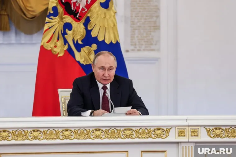 Владимир Путин подписал закон, разрешающий публикацию депутатами обезличенных деклараций о доходах