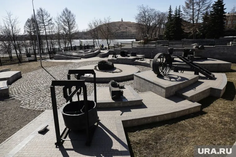 Тагильчане жалуются на проблемы с асфальтом на новой набережной