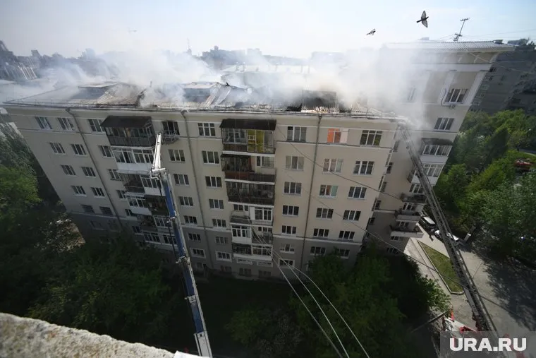 Во время пожара у дома на Шейнкмана, 19 обвалилась крыша