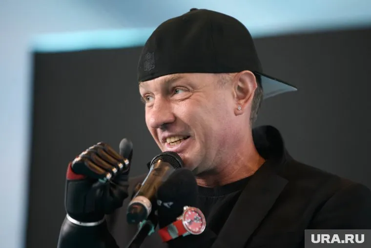 Фигурист выступил перед фанатами на выставке «Здравоохранение Урала» в Екатеринбурге