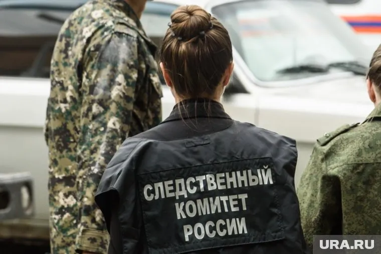 После обнаружения тела, оперативники провели рейд по адресу на Светлановском проспекте