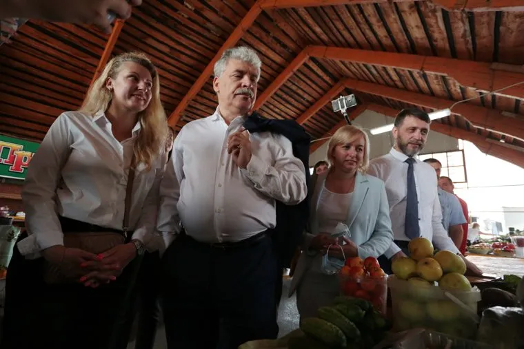 Визит директора ЗАО «Совхоз имени Ленина», экс-кандидата в президенты РФ от КПРФ Павла Грудинина и секретаря ЦК КПРФ Марии Дробот. Пермь