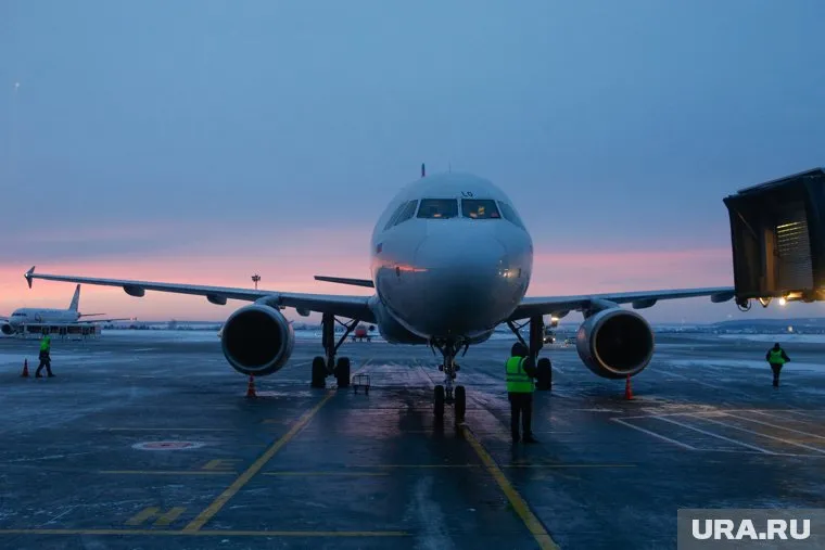 К посадочной полосе стянули спасателей и силовиков (архивное фото)
