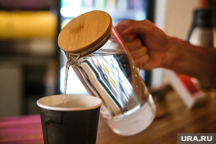 Один из самых полезных напитков — вода с лимоном