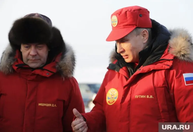 Поездка Дмитрия Медведева на север в компании Владимира Путина - попытка нивелировать угрозу премьеру