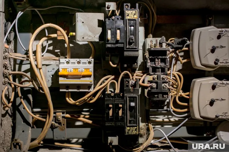 Мужчина произвел несанкционированные изменения в конструкции электросчетчиков