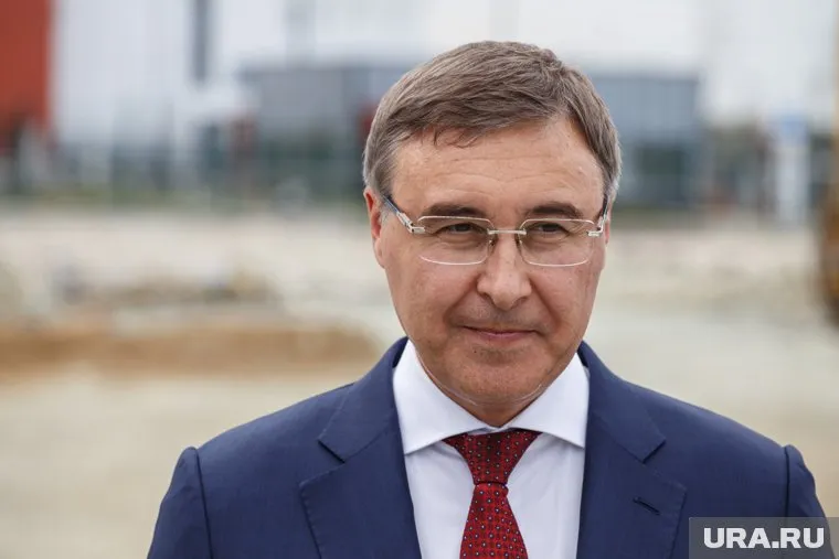 Министр образования и науки приехал специально поздравить Моора с победой на выборах