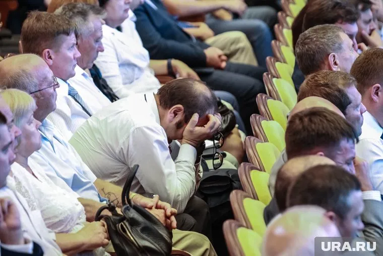 Подергивания глаз зачастую возникают на почве истощения нервной системы