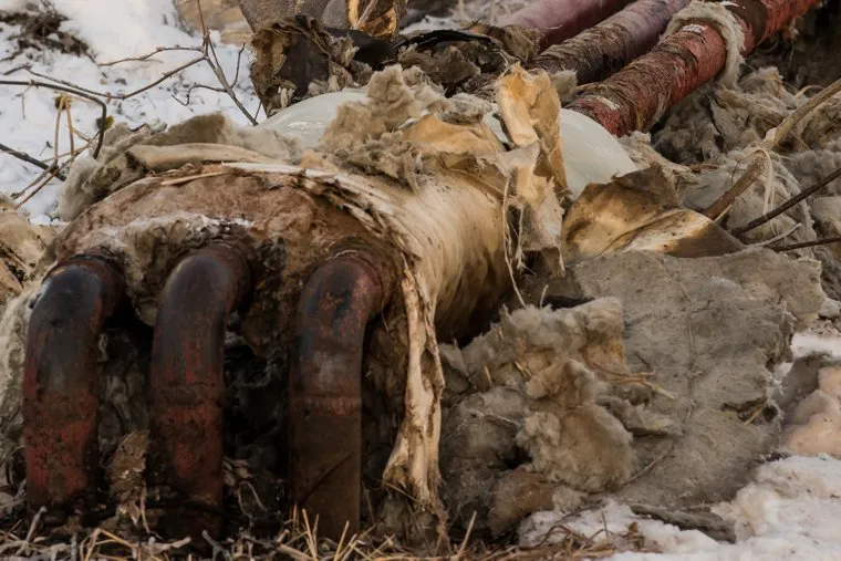 Коммунальная авария в посёлке Мартюш. Свердловская область, тепло, теплотрасса, отопление, трубы без утепления