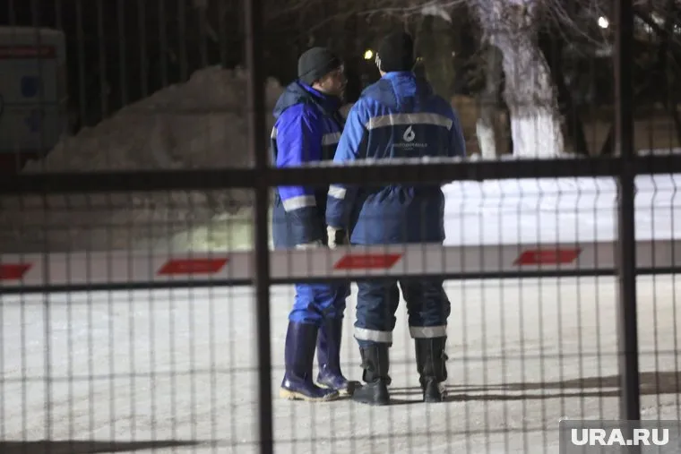 Поиски мужчины, упавшего в очистные сооружения, продолжаются с вечера 16 января