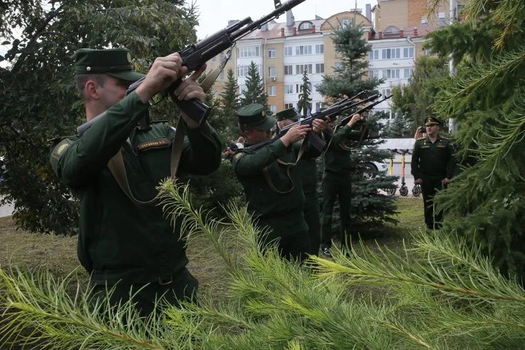 Памятник Фитину. Тюмень