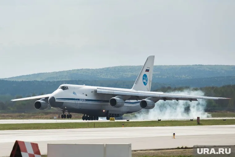 Ан-124 «Руслан» — советский тяжелый транспортный самолет разработки КБ «Антонов»