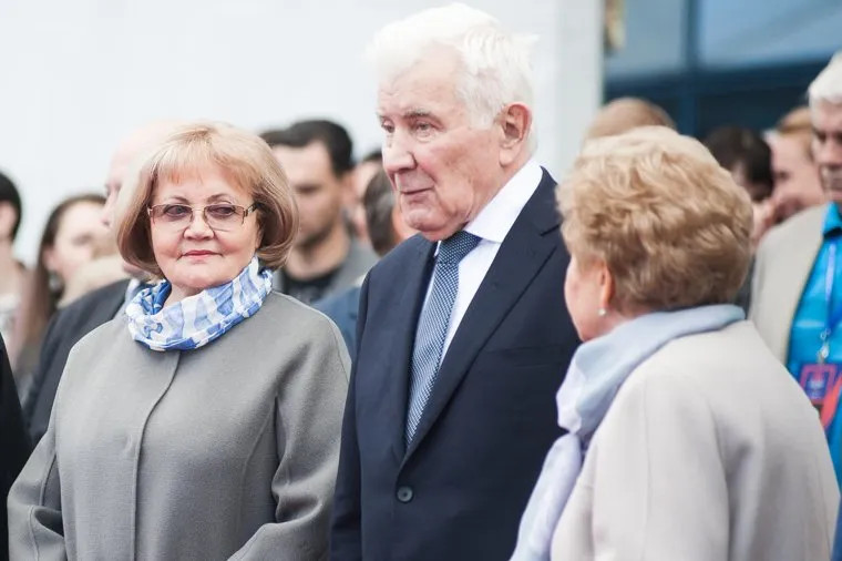 Скульптурная композиция, посвященная волейбольному клубу «Уралочка». Екатеринбург