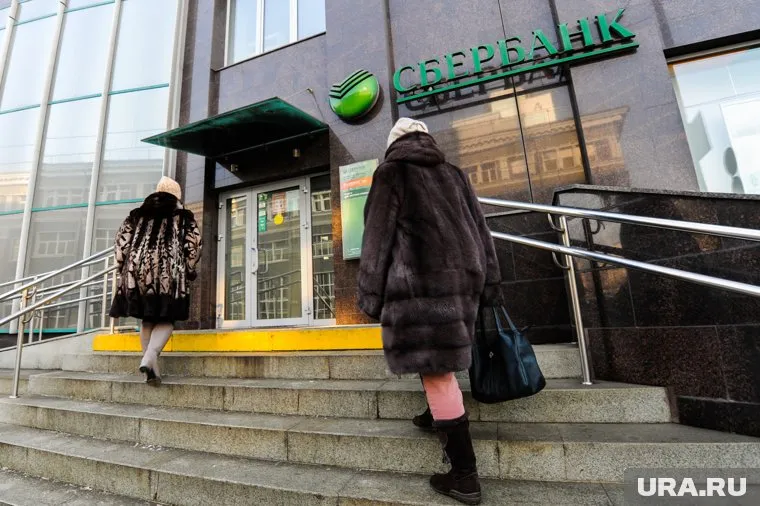Данные клиентов Сбербанка снова продают на черном рынке, пишут СМИ