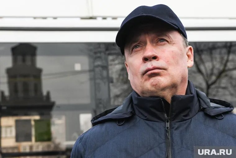 Алексей Орлов предложил сторонам спора компромиссный вариант, который, по его мнению, поможет остановить отток сотрудников из ДЭУ