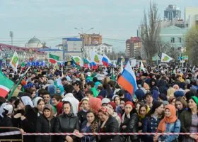 Сотни тысяч жителей Чечни вышли на митинг в Грозном