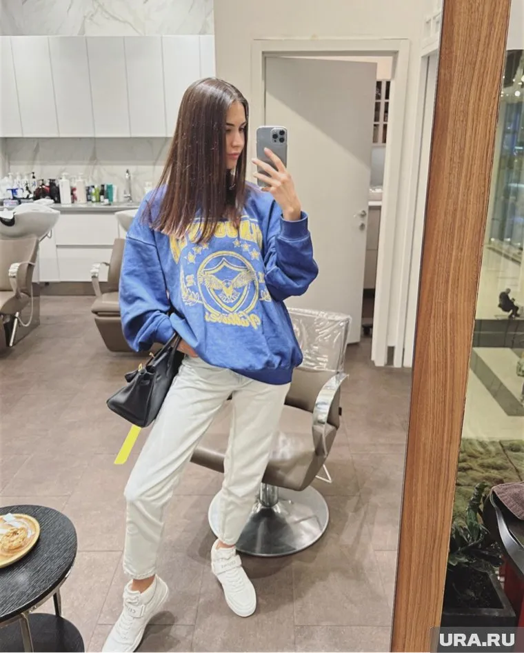 Модель утверждает, что времени на знакомства в обычной жизни у нее нет