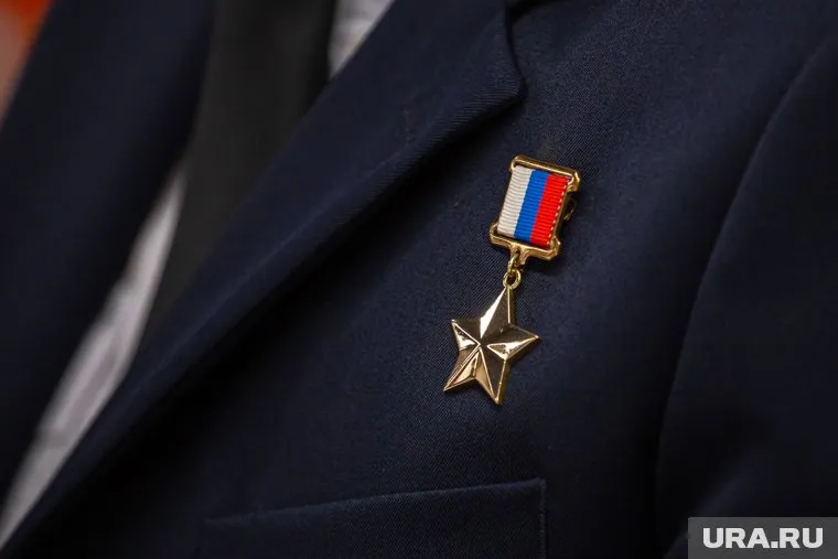 Звание Героя Российской Федерации является высшей степенью отличия в стране