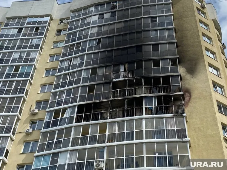 Огонь охватил девятый этаж высотки на Рощинской днем 2 июля