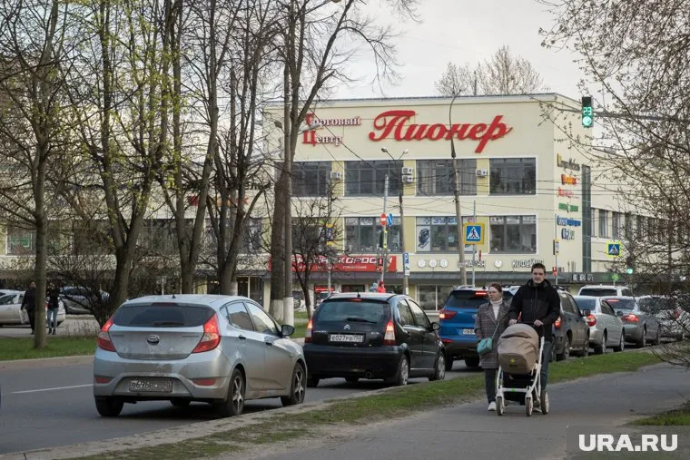 В Королеве вспыхнул масштабный пожар в торговом центре «Пионер»
