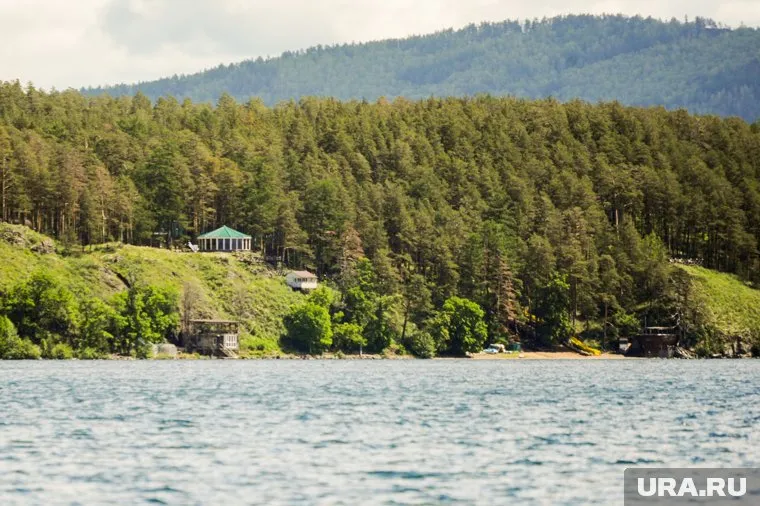 Эксперты исследуют берега озера Тургояк