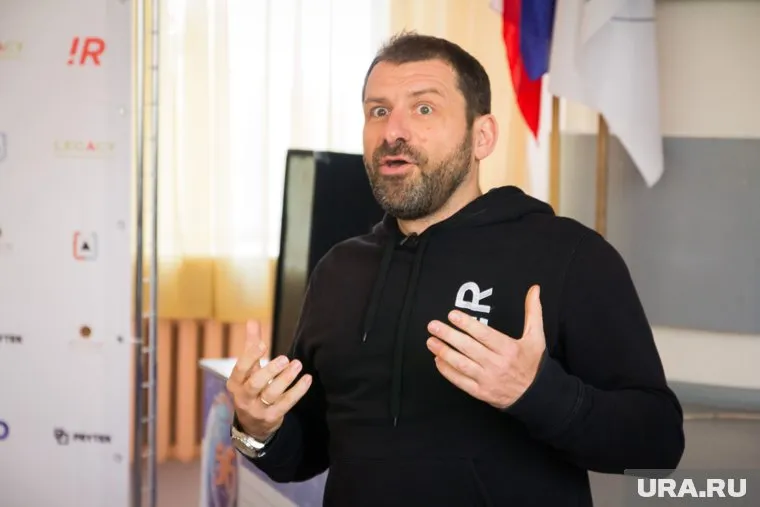 Игорь Рыбаков выставил трон на обозрение в московском Музее эмоций