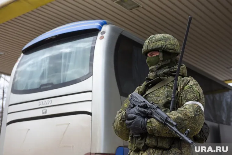 Местные жители Бучи, сотрудничавшие с ВС РФ, надевали опознавательные знаки — белые повязки