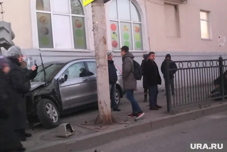 До приезда ГАИ водитель прятался в машине