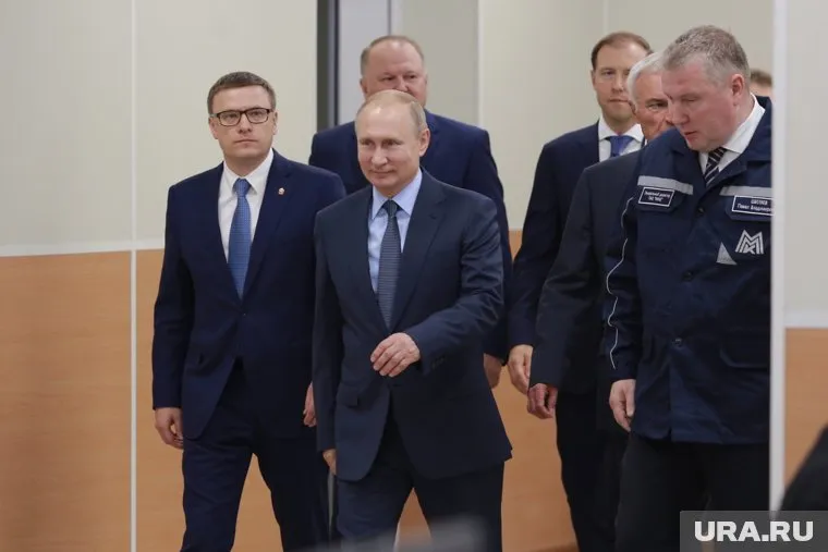 Президент Владимир Путин (справа) выразил доверие челябинскому губернатору Алексею Текслеру (слева)