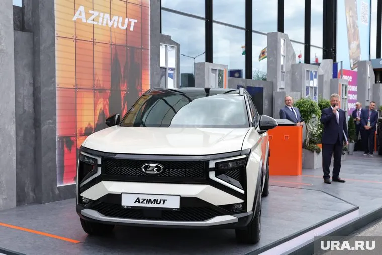 Премьера Lada Azimut состоялась на Петербургском международном экономическом форуме в 2025 году