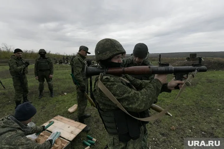 Центр по набору бойцов в ЧВК открылся на улице Республики в Тюмени