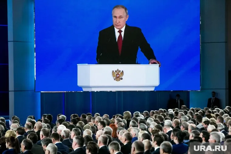 Текст послания, по мнению политика, переписывается уже пятый раз