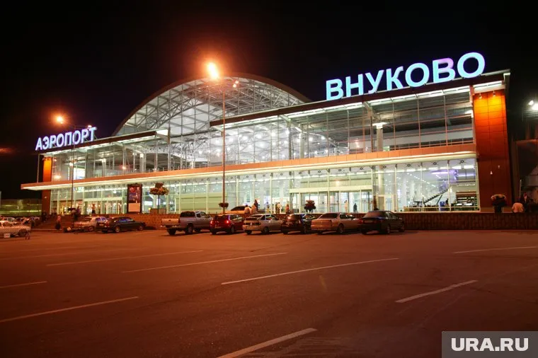 Полицейские выясняют причины гибели жителя Нового Уренгоя в аэропорту Внуково