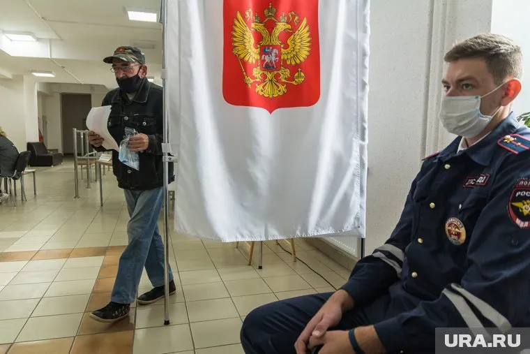 Свердловчане пошли на участки для голосования