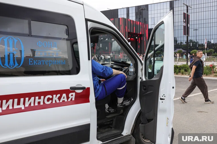 Двое пострадали в Казани при обрушении перехода