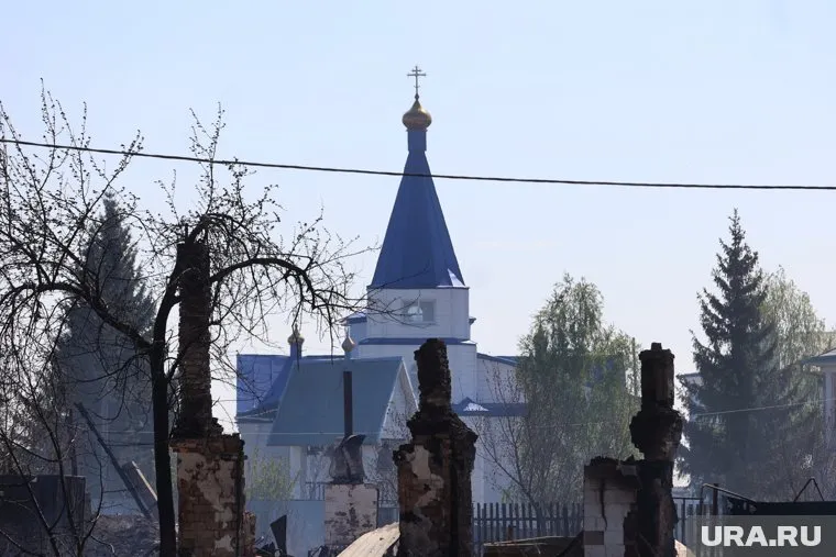 В микрорайоне Смолино в пожаре уцелела церковь