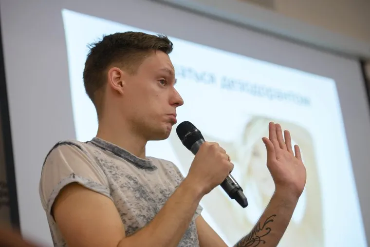 Главный редактор Sports.ru Юрий Дудь во время лекции в УрФУ. Екатеринбург