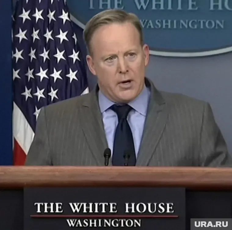 Шон Спайсер в ближайшее время намерен посвятить свое время семье