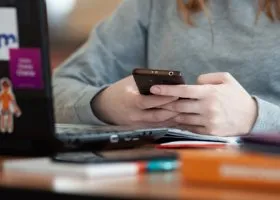Психологи работают с девочкой из ХМАО, с которой вел интимную переписку тренер