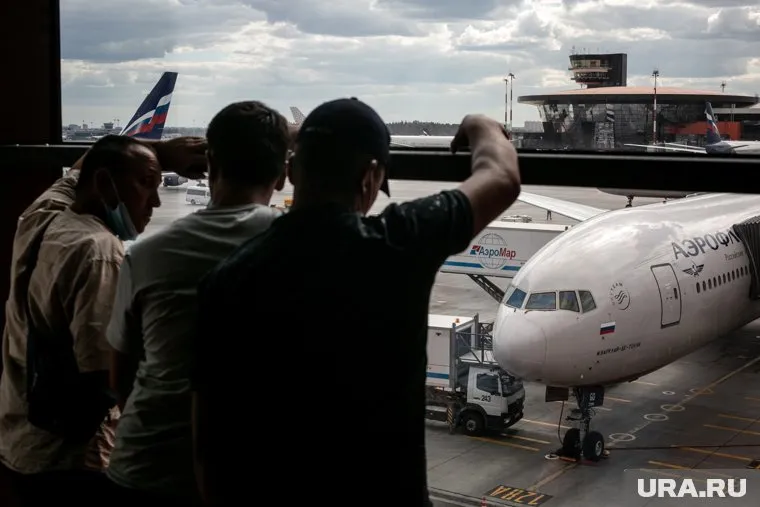 В аэропорту Краснодара сообщили, что задержка рейса связанная с летним сезоном