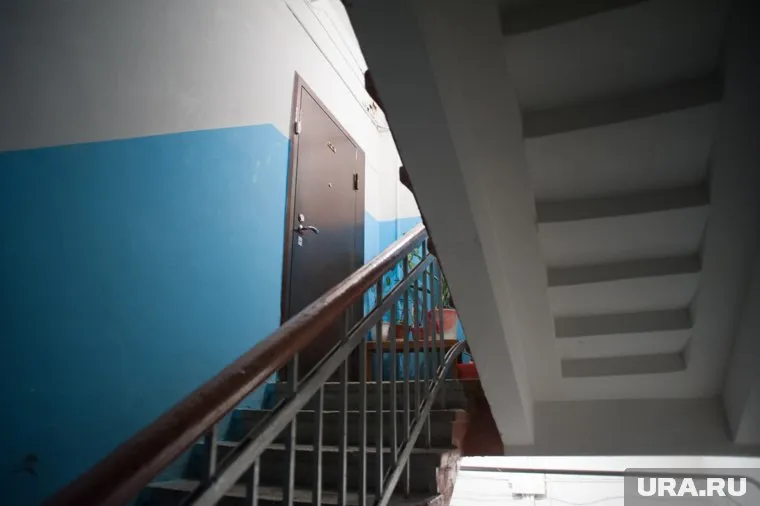 Спасателям пришлось вскрывать замок, чтобы добраться до ребенка