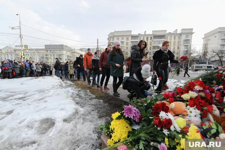 В Челябинске акция памяти прошла у монумента Орленку