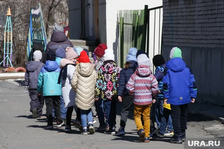 В соцсетях появился пост о наказании ребенка по время прогулки в детсаду