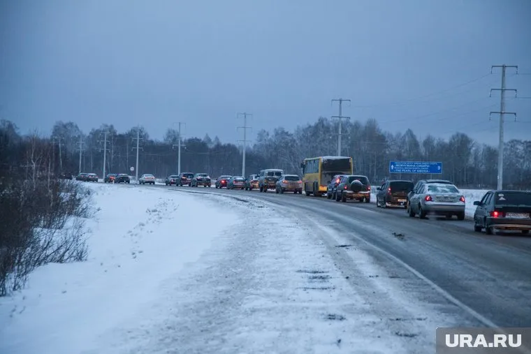 Центр Тюмени сковали километровые пробки