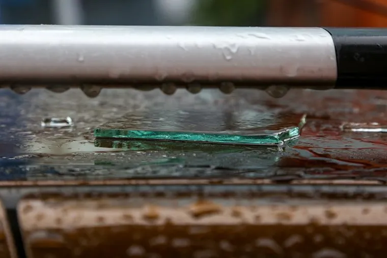 Проишествие с машиной и рамой на Карла Либкнехта, 2. Екатеринбург