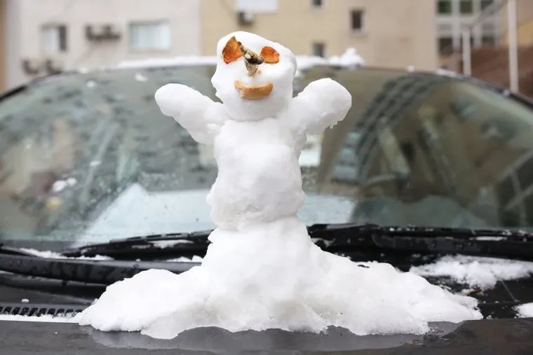 Снеговик на машине. Тюмень 